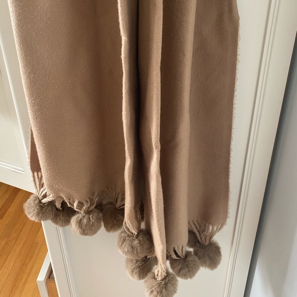 Boutique Vintage Pom Pom Scarf & Wrap Shawl - Picture 4 of 7